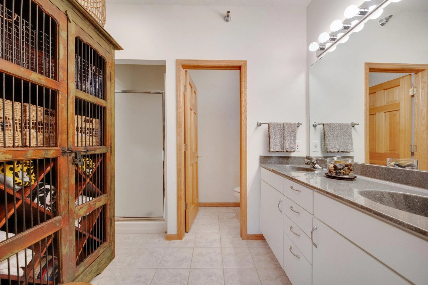 10014 Cove Drive, Hopkins, MN 55305
