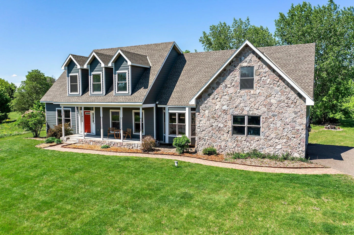1 Bayhill Road, Dellwood, MN 55110