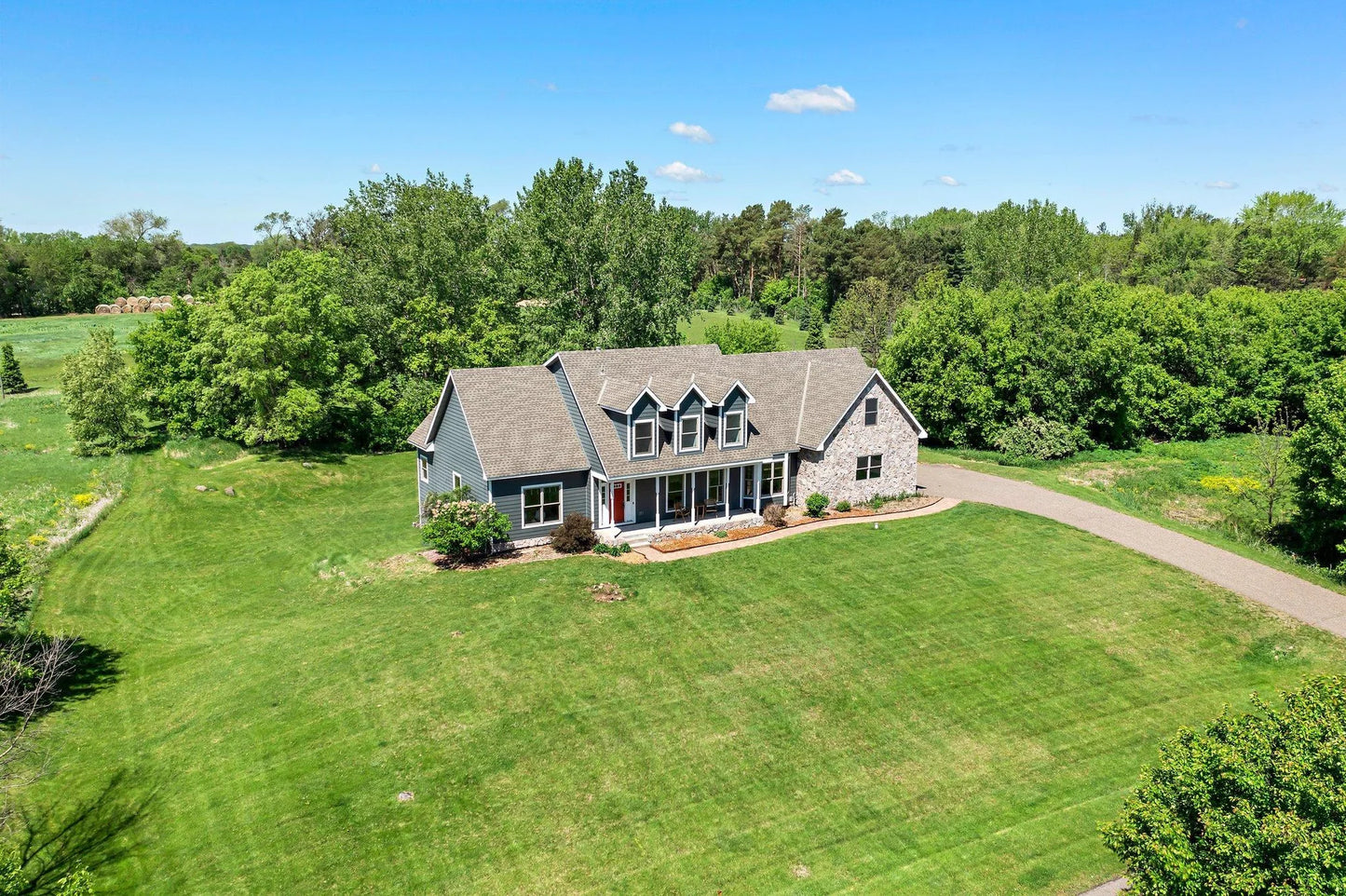 1 Bayhill Road, Dellwood, MN 55110