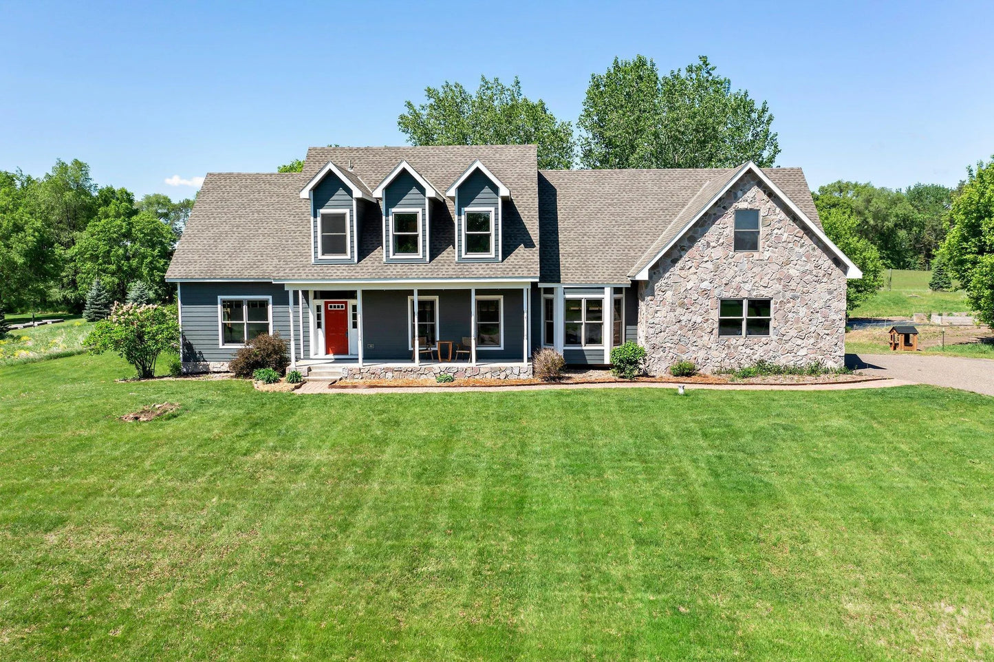 1 Bayhill Road, Dellwood, MN 55110