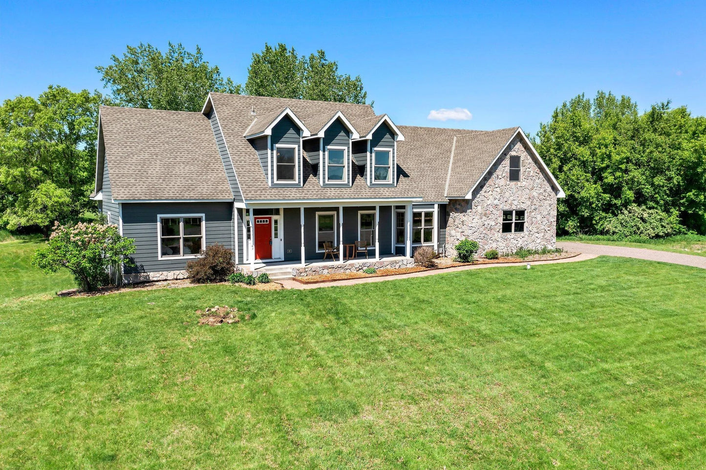 1 Bayhill Road, Dellwood, MN 55110