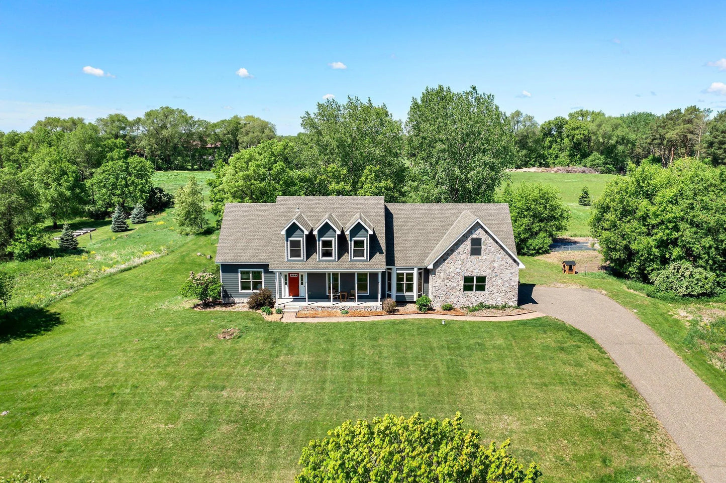 1 Bayhill Road, Dellwood, MN 55110