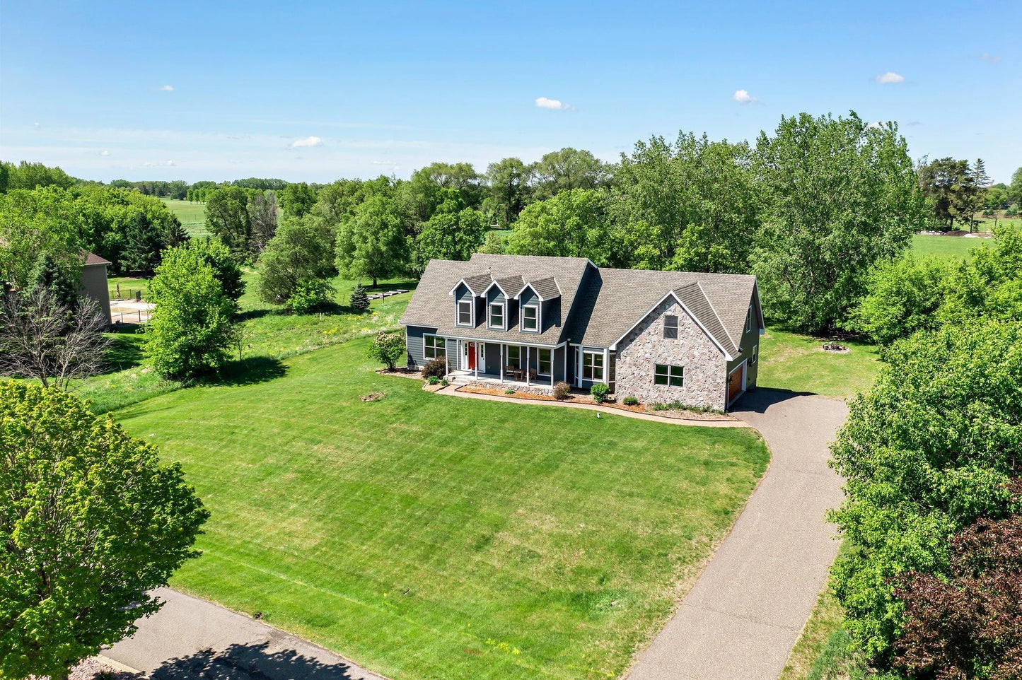 1 Bayhill Road, Dellwood, MN 55110